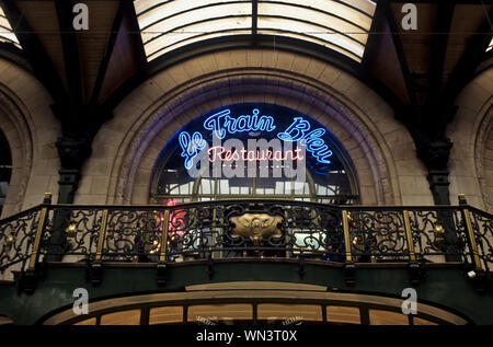 Le Train Bleu Restaurant originaler ist ein mit fin-de-siècle-Ausstattung im La Gare de Lyon à Paris Banque D'Images