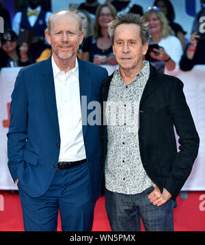 Toronto, Canada. 05 Sep, 2019. Producteurs exécutifs Ron Howard (L) et Brian Grazer arrivent pour la première mondiale de 'Une fois étaient frères', au Roy Thomson Hall le soir d'ouverture du Festival International du Film de Toronto à Toronto, Canada le 5 septembre 2019. Photo de Chris Chew/UPI UPI : Crédit/Alamy Live News Banque D'Images