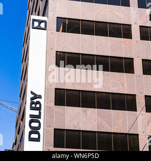 21 août 2019 San Francisco / CA / USA - Dolby siège au centre-ville de San Francisco ; Dolby Laboratories, Inc. est une société américaine spécialisée Banque D'Images