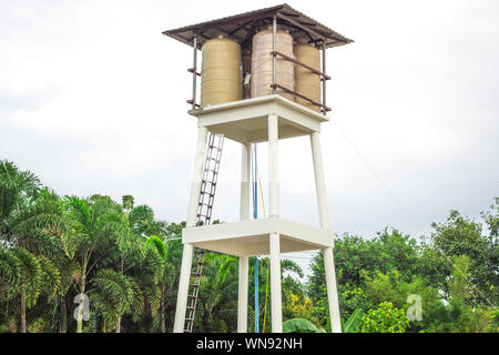 Source d'approvisionnement en eau des villages de la Thaïlande. Banque D'Images