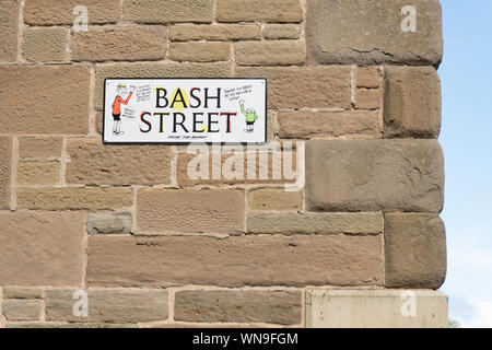 Bash Street street sign, la voie a été nommé en 2014 en l'honneur du 60e anniversaire de Bash Street Kids produit par DC Thomson, Dundee, Ecosse, Royaume-Uni Banque D'Images