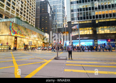 HONG KONG, CHINE - circa 2019, janvier : Hong Kong dans la soirée. Banque D'Images