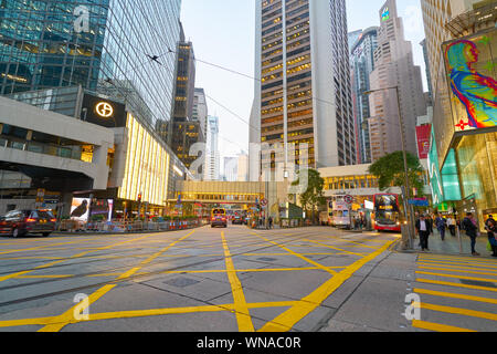 HONG KONG, CHINE - circa 2019, janvier : Hong Kong dans la soirée. Banque D'Images