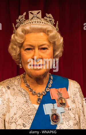 L'Angleterre, Londres, Marylebone, vue de l'intérieur de Madame Tussauds, figure de cire de S.A.R. la reine Elizabeth II Banque D'Images
