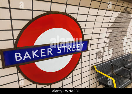 L'Angleterre, Londres, Marylebone, La Station de métro Baker Street, signe de la plate-forme Banque D'Images