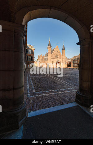 Cour intérieure du parlement néerlandais et knights hall de nuit vue à La Haye, Pays-Bas Banque D'Images