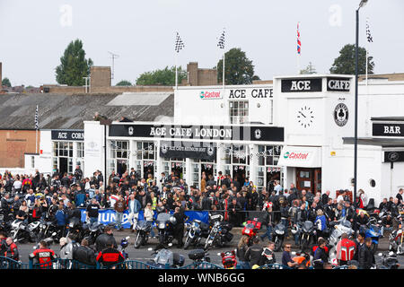 Ace Cafe Reunion, Brighton Burn Up, rassemblement de masse des motocyclistes à Ace, Ace Cafe Corner, Stonebridge, au nord de Londres avant de se rendre à Brighton. L Banque D'Images