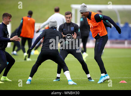 De gauche à droite, l'Angleterre, Mount Mason Jadon, Sancho, Harry Winks et Marcus Rashford pendant une session de formation à St George's Park, Burton. Banque D'Images