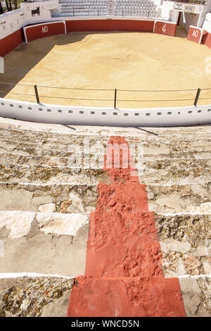 En regardant les sièges à l'intérieur de l'arène à Mijas en espagne Banque D'Images