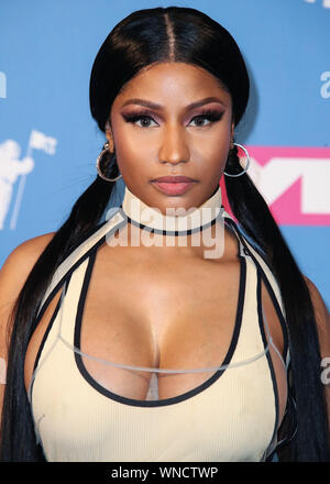 New York City, United States. 20e Août, 2018. (Dossier) Nicki Minaj annonce sa retraite sur Twitter. MANHATTAN, NEW YORK, NY, USA - Le 20 août : Rappeuse Nicki Minaj portait une robe Off-White pose des coulisses à la 2018 MTV Video Music Awards qui a eu lieu au Radio City Music Hall, le 20 août 2018 à Manhattan, New York City, New York, United States. (Photo par Xavier Collin/Image Crédit : Agence de Presse) L'agence de presse Image/Alamy Live News Banque D'Images