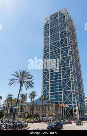 Barcelone, Espagne - 10 MAI 2019 : Le Twin Tower à Barcelone, Espagne. L'Hôtel Des Arts est un 44 étages, 483 chambres hôtel de luxe et sa jumelle, la Tour Mapfre, un Banque D'Images