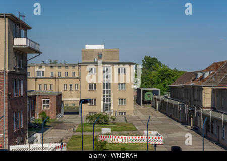 Une vue sur la cour de la prison dans le Berlin Hohenschönhausen Memorial, Allemagne 2019. Banque D'Images