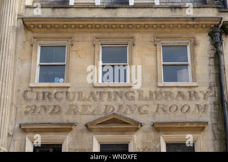 La bibliothèque et salle de lecture ghost signe sur Milsolm Baignoire Rue Somerset UK Banque D'Images