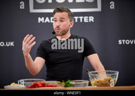 Food Festival avec le chef Dean Edwards pour ITV Lorraine's show Banque D'Images