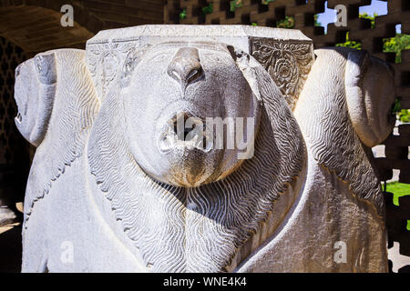 La sculpture. Bagh-e Chehel Sotun (Chehel Sotun Kakh-e) Isfahan, Iran. L'Asie. Banque D'Images