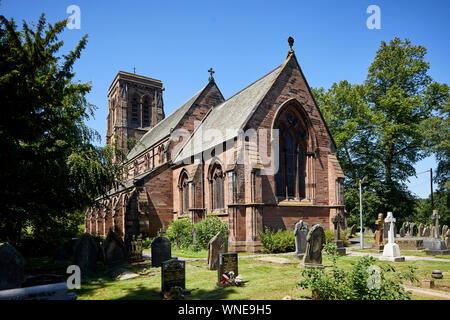 St Matthew's Church Stretton, Cheshire, Angleterre classé Grade II, le grès rouge avec toit en ardoise Westmorland par l'architecte Sir George Gilbert Scott Gothi Banque D'Images