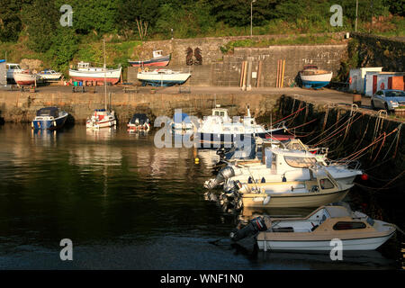 Bateaux, port de Dunure, Ayrshire, Scotland, UK Banque D'Images