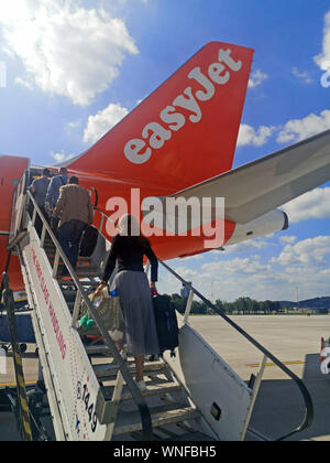 Les passagers à bord d'un Airbus A319 d'EasyJet vol à l'aéroport de Cracovie en Pologne le 4 septembre 2019. Banque D'Images