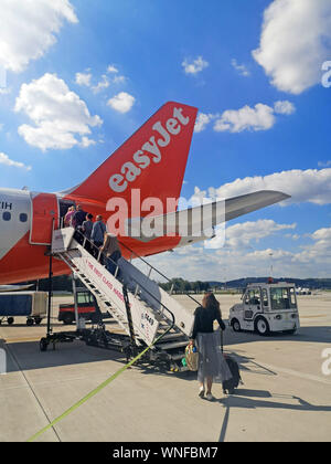 Les passagers à bord d'un Airbus A319 d'EasyJet vol à l'aéroport de Cracovie en Pologne le 4 septembre 2019. Banque D'Images