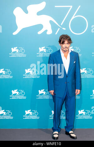 Venise, Italie. 06 Sep, 2019. Johnny Depp assiste à un photocall pour la première mondiale d'attente pour les barbares' pendant le 76e Festival du Film de Venise au Palazzo del Casinò le 06 septembre 2019 à Venise, Italie. Credit : Roberto Ricciuti/éveil/Alamy Live News Banque D'Images
