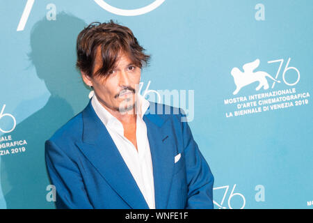 Venise, Italie. 06 Sep, 2019. Johnny Depp assiste à un photocall pour la première mondiale d'attente pour les barbares' pendant le 76e Festival du Film de Venise au Palazzo del Casinò le 06 septembre 2019 à Venise, Italie. Credit : Roberto Ricciuti/éveil/Alamy Live News Banque D'Images
