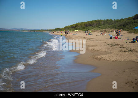 Journée d'été à la belle plage de Giannella à Orbetello, Toscane, Italie. Banque D'Images