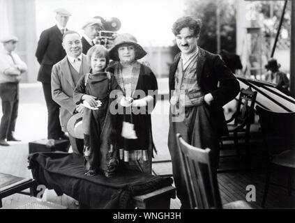 Le Kid Année : 1921 USA Réalisation : Jonathan Darby Jules Hanft, Jackie Coogan, Edna Purviance, Charles Chaplin Shooting photo Banque D'Images
