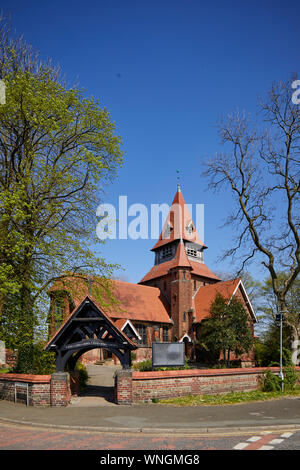 Tameside landmarks, brique de style néo-gothique St Anne's Church Haughton, Denton Bâtiment classé conçu par J. Medland Taylor Banque D'Images