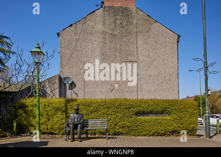 Tameside landmarks, artiste L. S. Lowry statue monument à Mottram dans Longdendale, Lowry vivre juste autour du coin Banque D'Images
