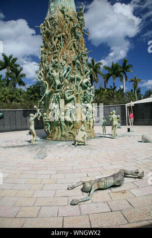 Holocaust Memorial à Miami Beach, Floride, USA, Amérique latine, la sculpture de l'amour et l'Angoisse Banque D'Images