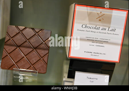 Bruxelles, Belgique. 12Th Mar, 2019. Bonbons de chocolat sont vus dans un magasin à Bruxelles, Belgique, le 5 septembre 2019. La Belgique a une grande histoire de faire le chocolat, qui est un important produit d'exportation du pays. Credit : Riccardo Pareggiani/Xinhua/Alamy Live News Banque D'Images