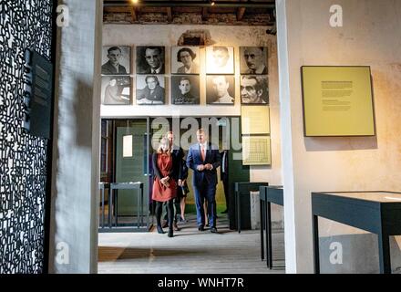 La Haye, Pays-Bas. 06 Sep, 2019. Le roi Willem-Alexander des Pays-Bas à la Pénitentiaire Inrichting Haaglanden à La Haye, le 06 septembre 2019, d'ouvrir le Nationaal Monument Oranjehotel, il est situé dans le complexe de la cellule restauré prison de Scheveningen dans laquelle plus de 25 000 Néerlandais ont été emprisonnés pendant la Seconde WarCredit : Albert Nieboer/ Pays-Bas OUT/Point de vue OUT |/dpa/Alamy Live News Banque D'Images