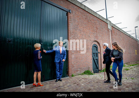 La Haye, Pays-Bas. 06 Sep, 2019. Le roi Willem-Alexander des Pays-Bas ouvre l'Oranjehotel et Cel 601 à la prison de Scheveningen le 06 septembre 2019 à La Haye, aux Pays-Bas. Le centre commémoratif est situé dans le complexe de la cellule restauré prison de Scheveningen où plus de 25,000 personnes néerlandais ont été emprisonnés pendant la Seconde Guerre mondiale. Crédit : Patrick van Katwijk/ POINT DE VUE OUT |/dpa/Alamy Live News Banque D'Images