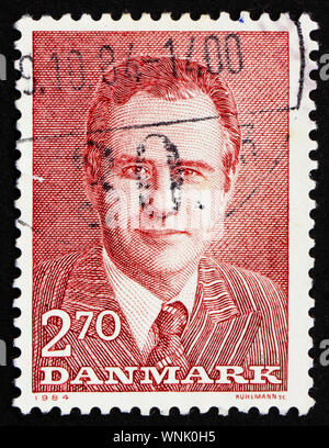 Danemark - circa 1984 : timbre imprimé dans le Danemark montre le Prince Henrik, 50 ans, vers 1984 Banque D'Images