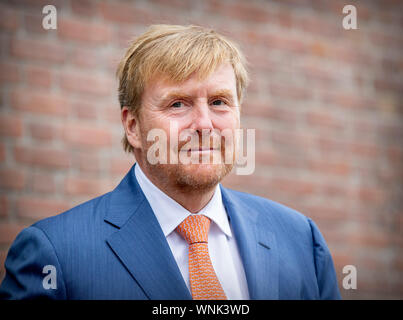 La Haye, Pays-Bas. 06 Sep, 2019. Le roi Willem-Alexander des Pays-Bas ouvre l'Oranjehotel et Cel 601 à la prison de Scheveningen le 06 septembre 2019 à La Haye, aux Pays-Bas. Le centre commémoratif est situé dans le complexe de la cellule restauré prison de Scheveningen où plus de 25,000 personnes néerlandais ont été emprisonnés pendant la Seconde Guerre mondiale. Crédit : Patrick van Katwijk/ POINT DE VUE OUT |/dpa/Alamy Live News Banque D'Images