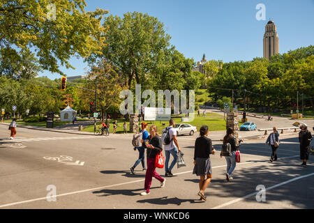 Montréal, CA - 5 septembre 2019 : Entrée de l'Université de Montréal (UDEM) sur le campus de la rue Edouard Montpetit. Banque D'Images