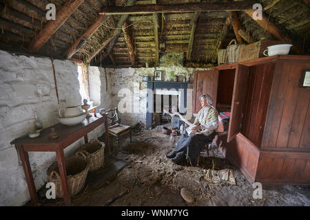 À l'intérieur de Sheila's Cottage museum un traditionnel écossais black house sur l'île d'Ulva, île de Mull, Hébrides intérieures, Ecosse, Royaume-Uni Banque D'Images