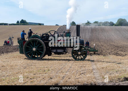 Blandford Dorset.forum.Royaume-Uni.24 août 2019.Un vintage moteur de traction utilisé pour tirer une charrue est exposée au grand vapeur Dorset Fai Banque D'Images