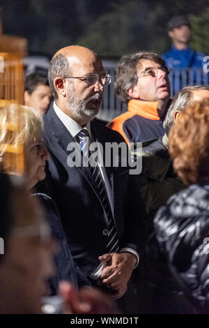 Messe en mémoire des victimes du séisme du 24 août 2016 de l'Italie centrale, célébrée par Mgr. Giovanni D'Ercole au parc de Pescara del T Banque D'Images