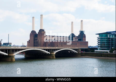 Battersea Power Station avant l'immeubles de grande hauteur à Londres Banque D'Images