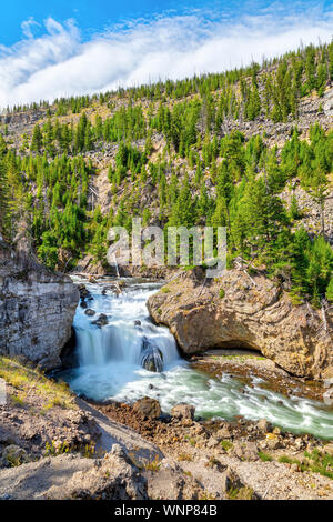 Firehole Firehole Falls sur la rivière dans le Parc National de Yellowstone, Wyoming, USA. Banque D'Images