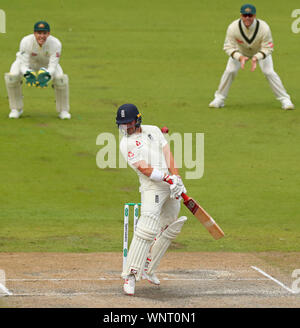 MANCHESTER, Angleterre. 06 SEPTEMBRE 2019 : Rory Burns de l'Angleterre évite une balle haute au cours de la troisième journée du 4e Test Match Cendres Specsavers, au terrain de cricket Old Trafford, Manchester, Angleterre. Banque D'Images