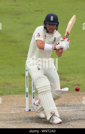 MANCHESTER, Angleterre. 06 SEPTEMBRE 2019 : Rory Burns de l'Angleterre pendant trois jours au bâton du 4e Test Match Cendres Specsavers, au terrain de cricket Old Trafford, Manchester, Angleterre. Banque D'Images