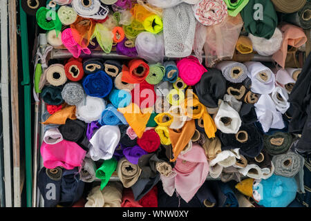 Rouleaux de matière textile pour l'industrie du vêtement Banque D'Images