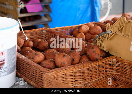 Boules de beignet frit communément consommée le soir du réveillon Banque D'Images