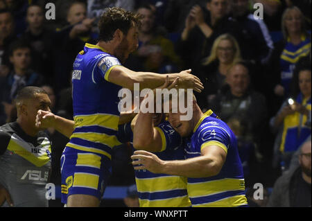 6 SEPTEMBRE 2019 , Stade Halliwell Jones, Warrington, Angleterre ; Betfred Super League Rugby, Round 28, Warrington Wolves vs Wakefield Trinity ; Ben Currie (11) de Warrington Wolves célèbre sa essayez rendant crédit 10-0 : Richard Long/News Images Banque D'Images