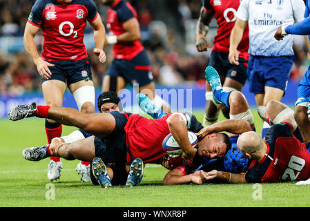 Newcastle, Royaume-Uni. Sep 6, 2019. NEWCASTLE Upon Tyne, Angleterre SEPT 6ÈME Ellis Genge d'Angleterre est abordé au cours de l'automne 183 International match entre l'Angleterre et l'Italie, à Saint James's Park, Newcastle Le vendredi 6 septembre 2019. (Crédit : Chris Lishman | MI News) Editorial Utilisez uniquement Crédit : MI News & Sport /Alamy Live News Banque D'Images