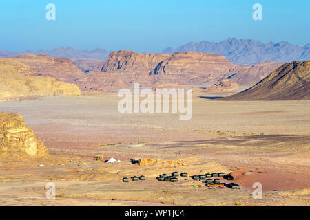 La Jordanie, Aqaba Gouvernorat, Wadi Rum. Zone protégée de Wadi Rum, UNESCO World Heritage Site. Banque D'Images