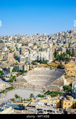 La Jordanie, Amman, Amman Gouvernorat. 2ème-siècle théâtre romain sur le Royaume hachémite Plaza dans le centre de Amman. Banque D'Images