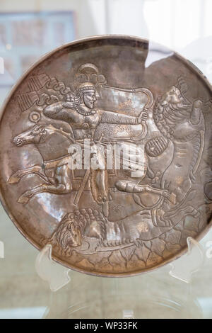 Plaque argent sassanide, Mazandaran, Musée de l'Iran Ancien, Musée National d'Iran, Téhéran, Iran Banque D'Images